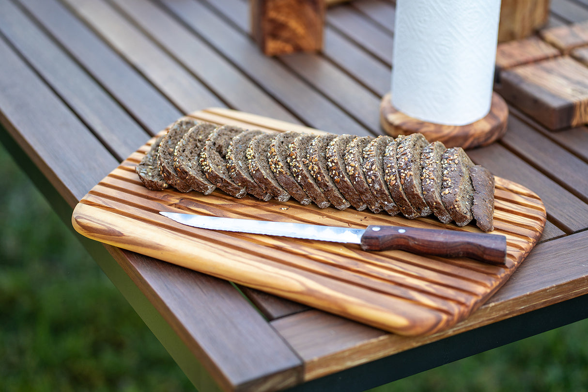 Doppelseitiges Brotschneidebrett mit Rillen