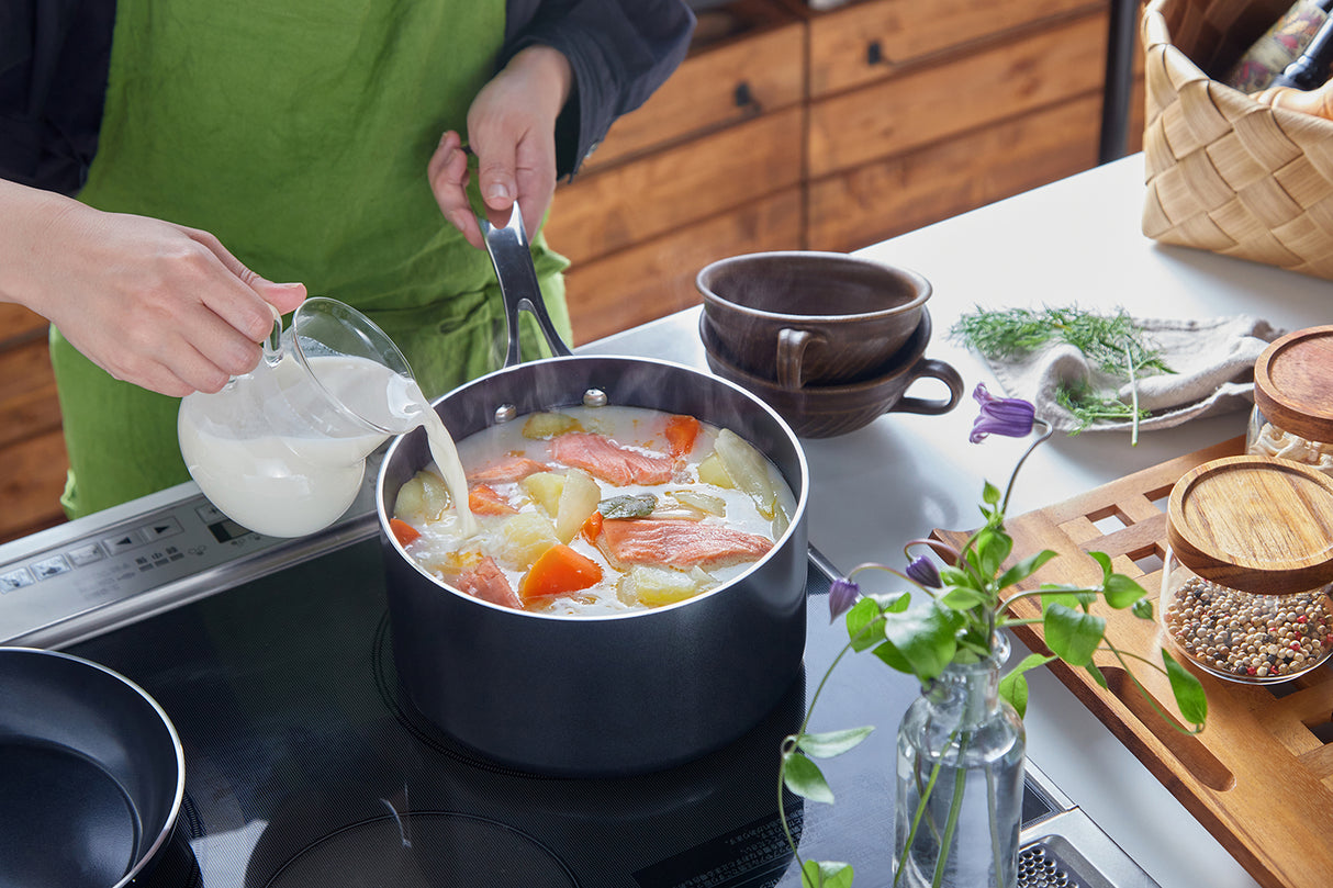 Kochtopf mit Keramikbeschichtung, inklusive Glasdeckel