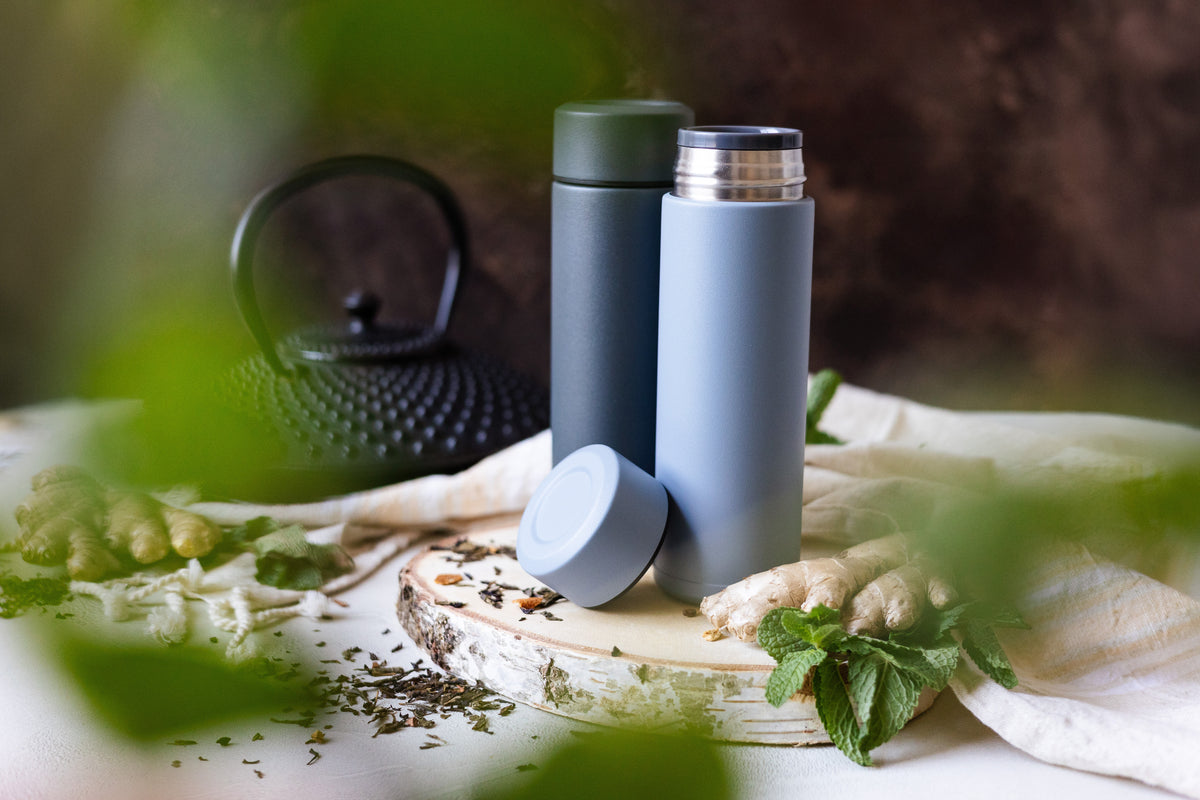 KYOCERA Slim Mug insulated bottle in blue with a sleek design, perfect for keeping beverages hot or cold.