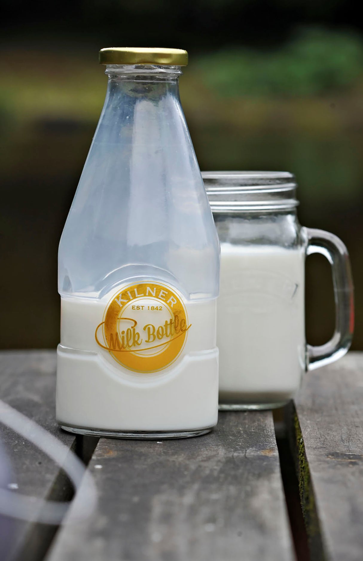 Milchflasche mit Schraubverschluss