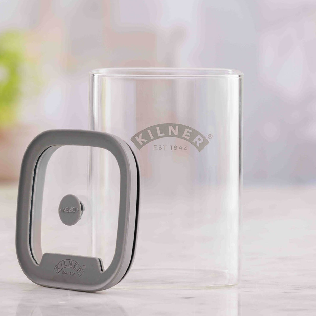 KILNER Fresh Storage Vorratsglas with airtight lid for storing dry goods, clear glass container for kitchen organization.