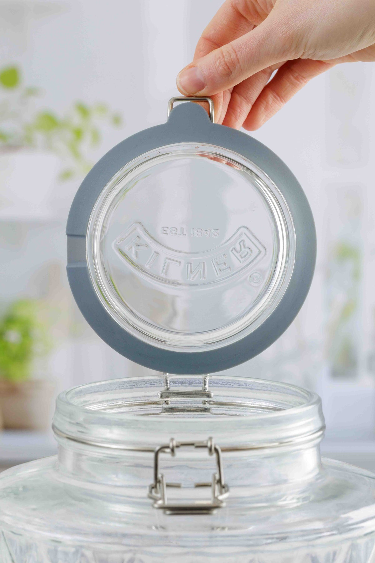 KILNER Diamond drink dispenser with clear glass body and metal spigot for serving beverages at gatherings.