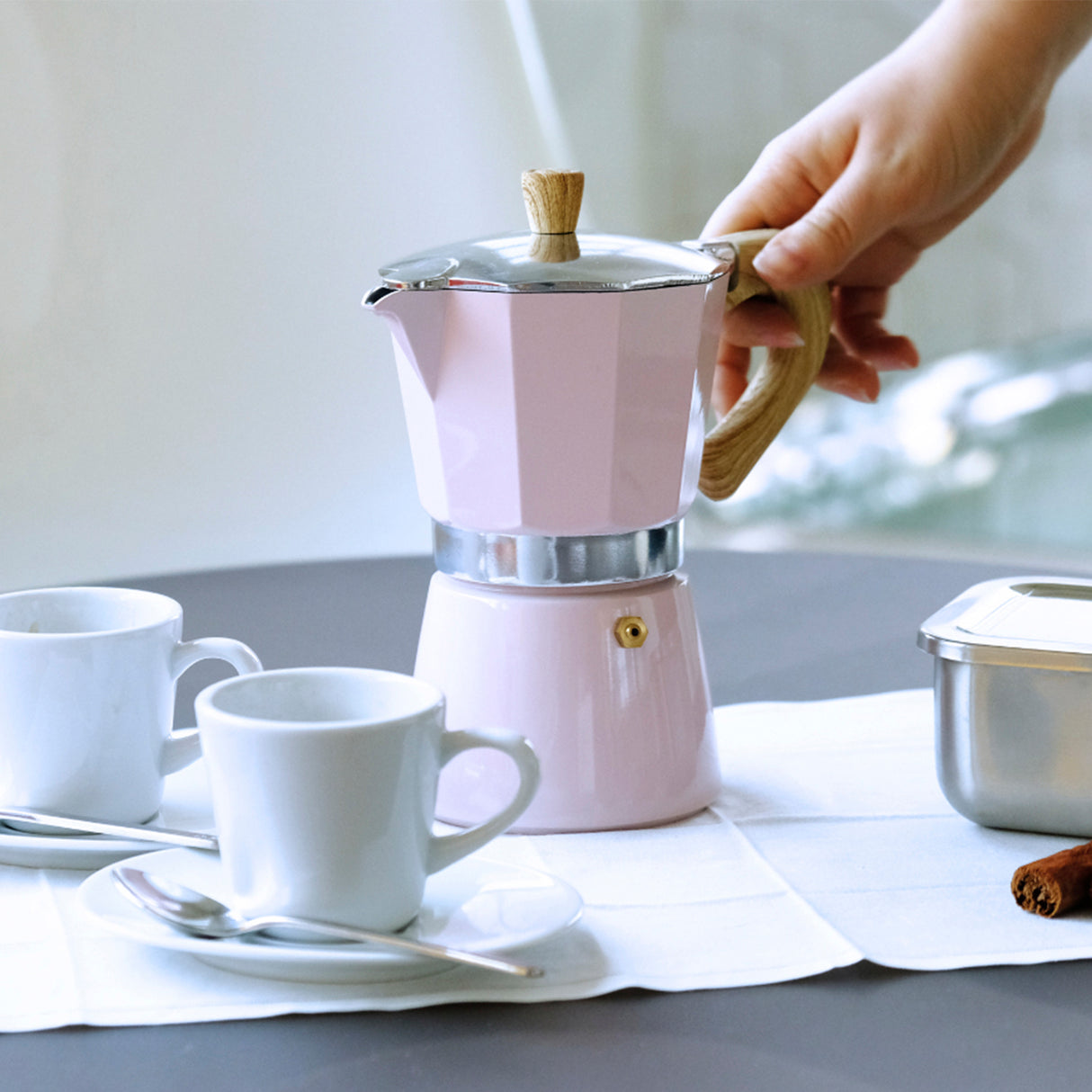 Pinkfarbener GNALI & ZANI Espressokocher Venezia aus Edelstahl, perfekt für aromatischen Kaffee.