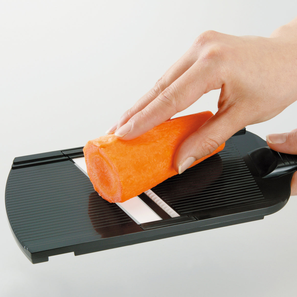 Küchen-Hobel mit Keramik-Julienneklinge, schwarz