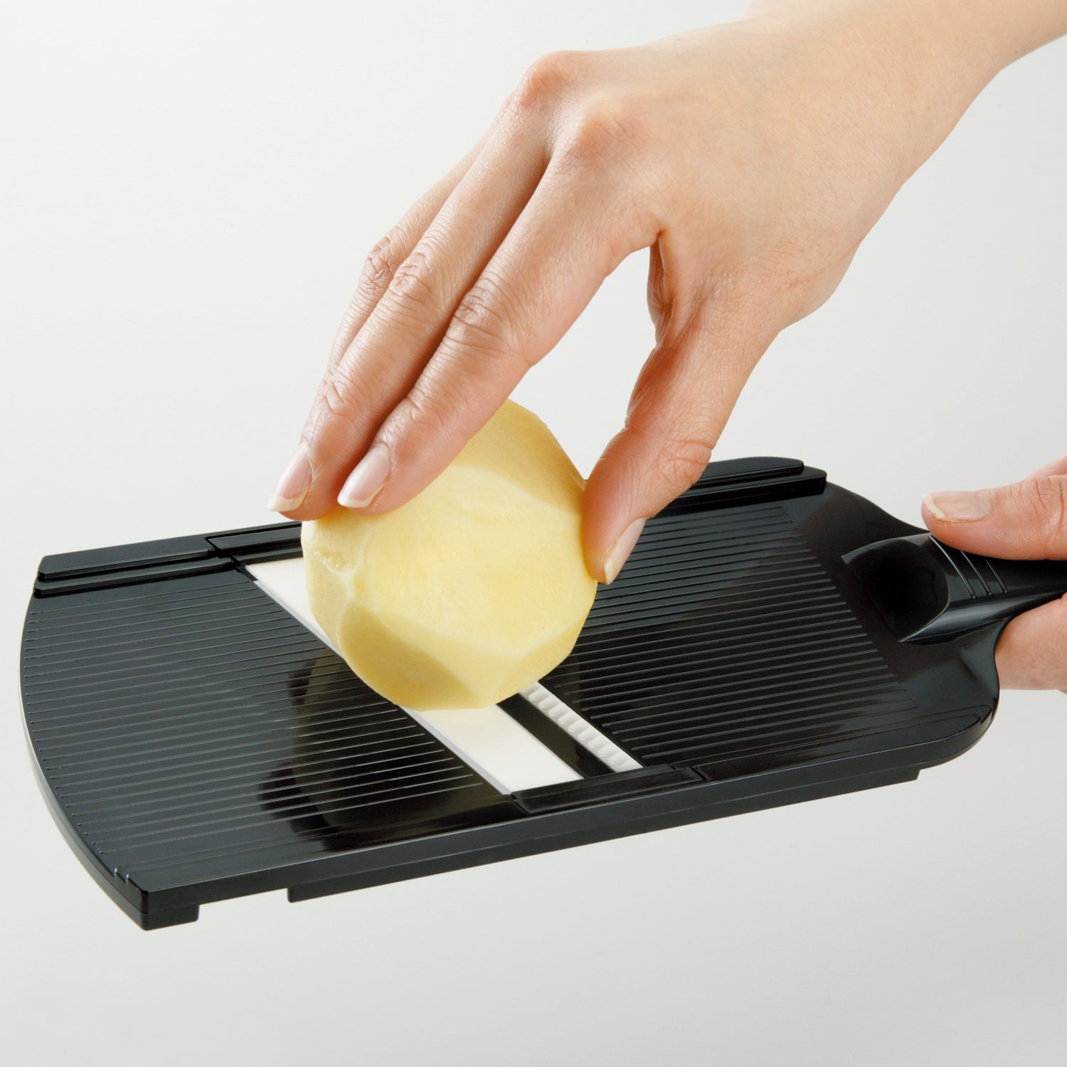 Küchen-Hobel mit Keramik-Julienneklinge, schwarz
