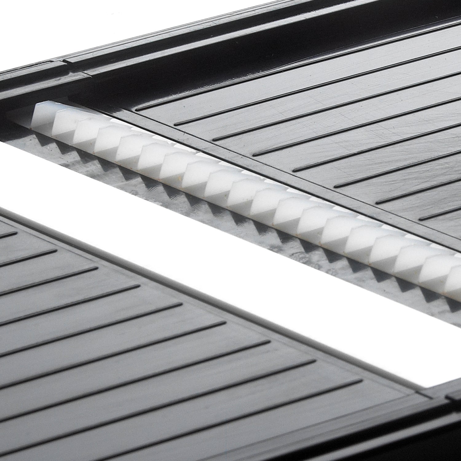 Küchen-Hobel mit Keramik-Julienneklinge, schwarz