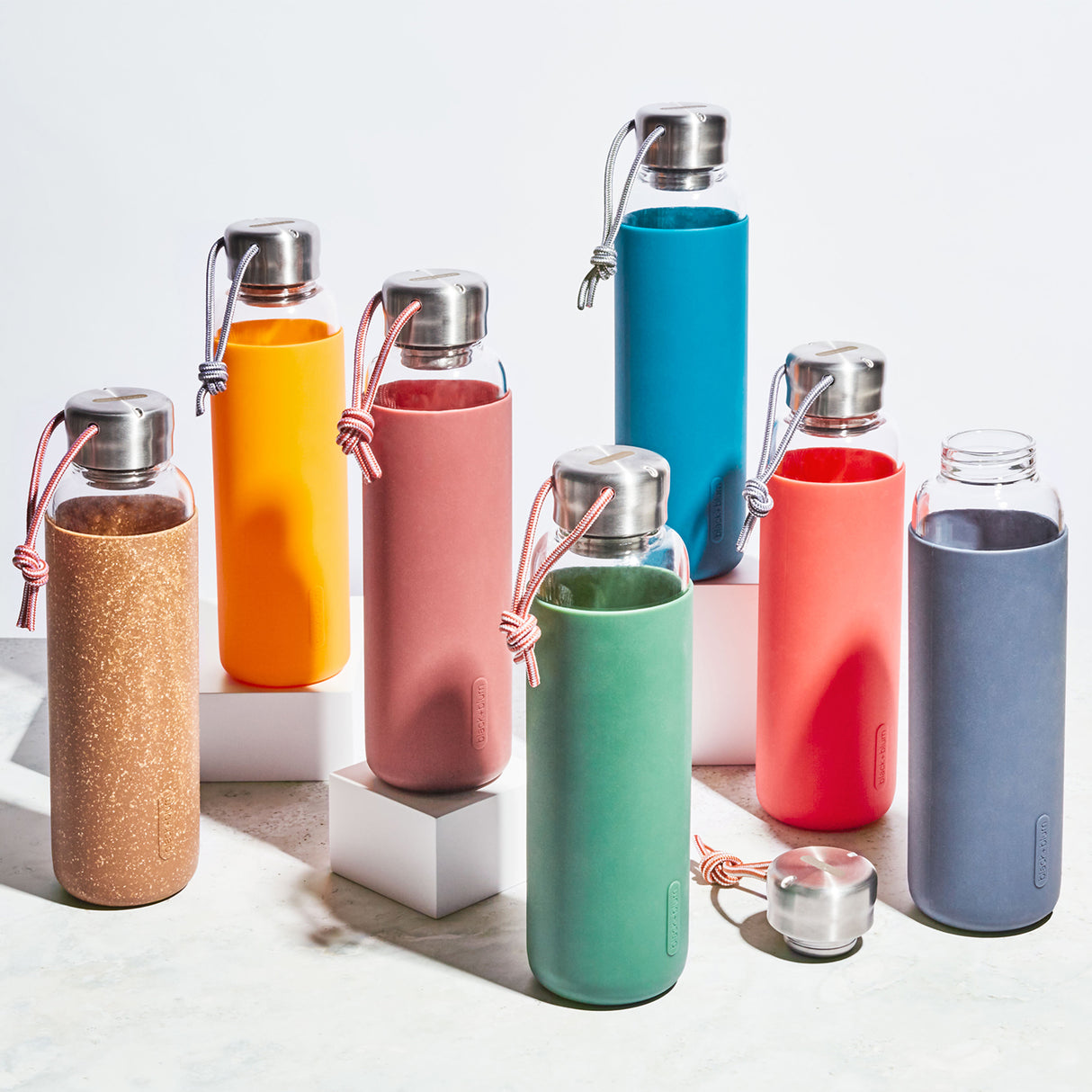 Trinkflasche Glas mit Silikonhülle, Burgundrot, 600 ml