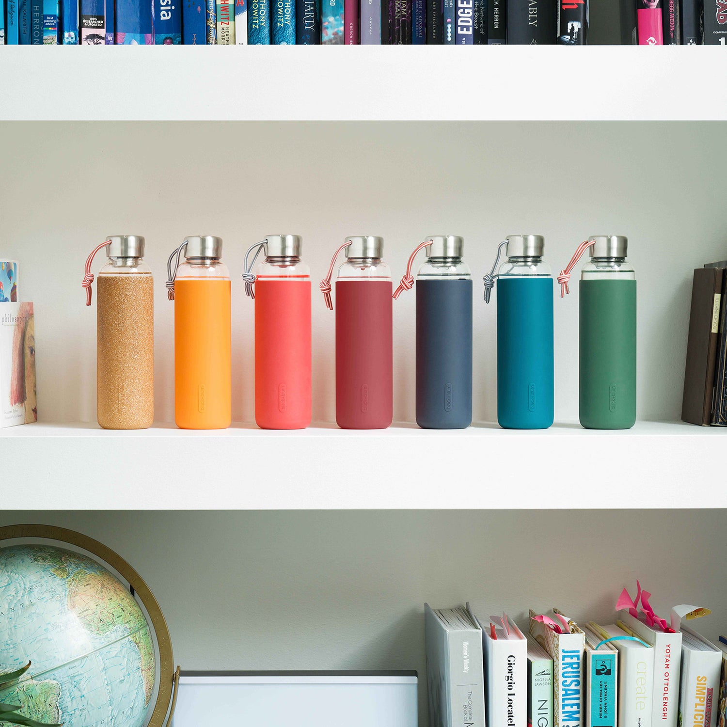 Trinkflasche Glas mit Silikonhülle, Ozeanblau, 600 ml