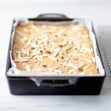 Lodge classic 23 cm black baking pan with fluted edges, made of durable material for versatile baking and roasting.