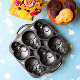 LODGE | Kuchenform, Classic, schwarz, 6 Totenköpfe