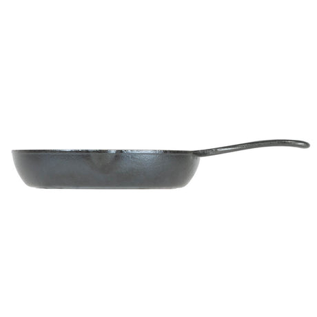 Lodge black cast iron frying pan with 18 cm diameter and black handle, suitable for versatile cooking.