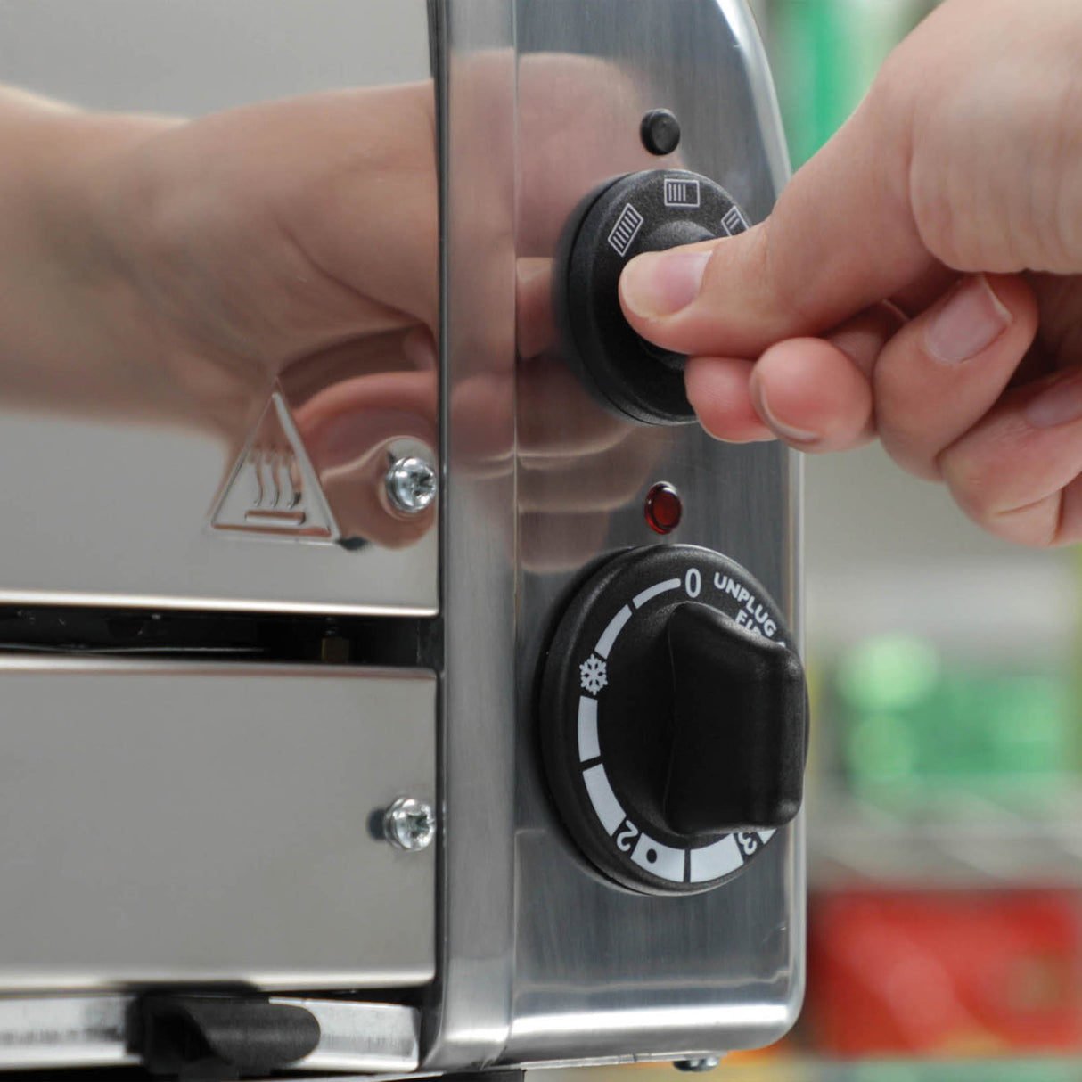 Polierter DUALIT Toaster NEWGEN mit 2 Scheiben, modernes Design und Edelstahl-Optik, ideal für knuspriges Toasten.
