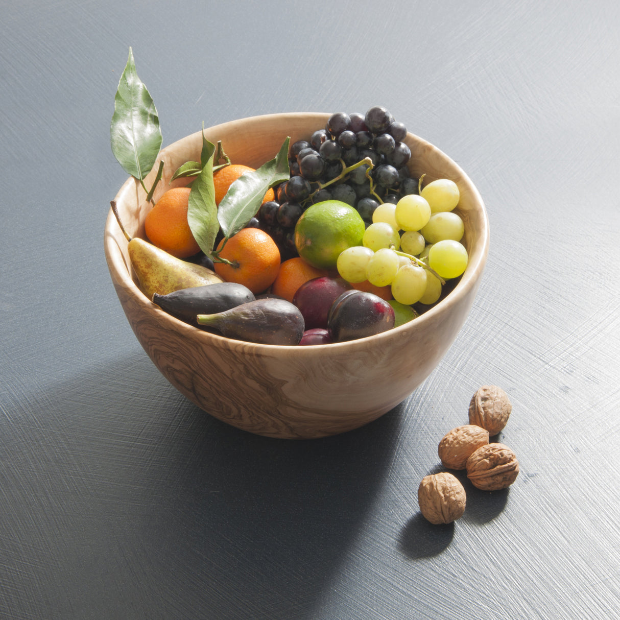 BÉRARD Obstschale aus Olive, Durchmesser ca. 30 cm, handgefertigte dekorative Obstschale aus Holz.