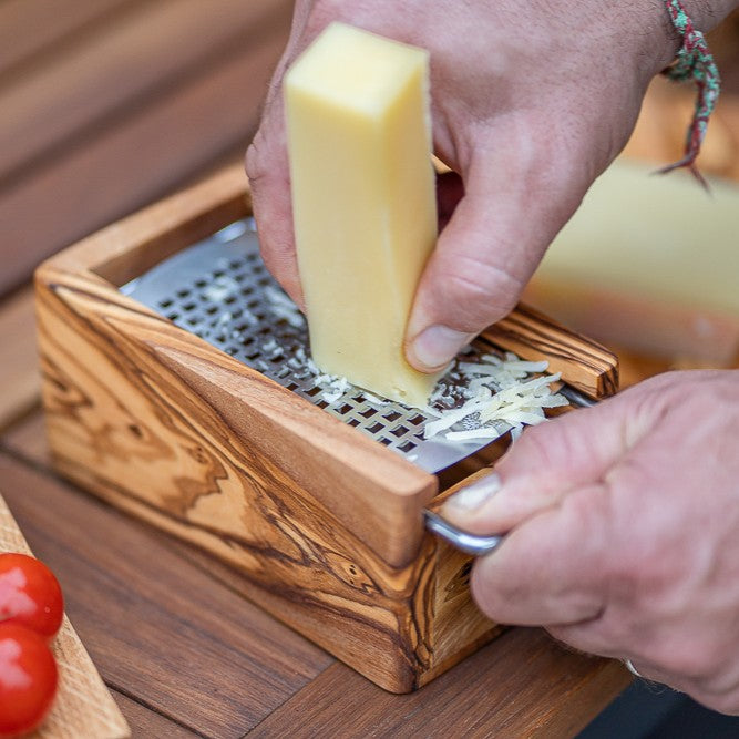 Parmesan Box mit Reibe, 15 x 7 x 8,5 cm