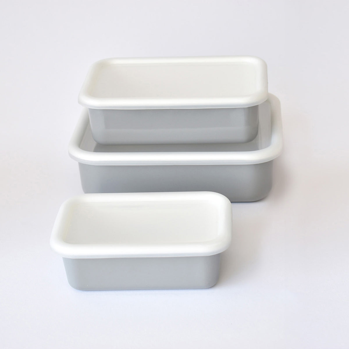 HONEYWARE Color Line emailledosen in gray, 420 ml with smooth enamel finish, showcasing its rounded shape and glossy surface.