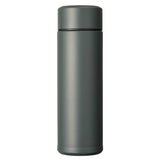 Graue KYOCERA Isolierflasche SLIM MUG mit Edelstahlverschluss und schlankem Design, ideal für unterwegs