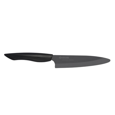 Schwarzes KYOCERA Keramikmesser SHIN mit ergonomischem Griff auf weißem Hintergrund sichtbar.
