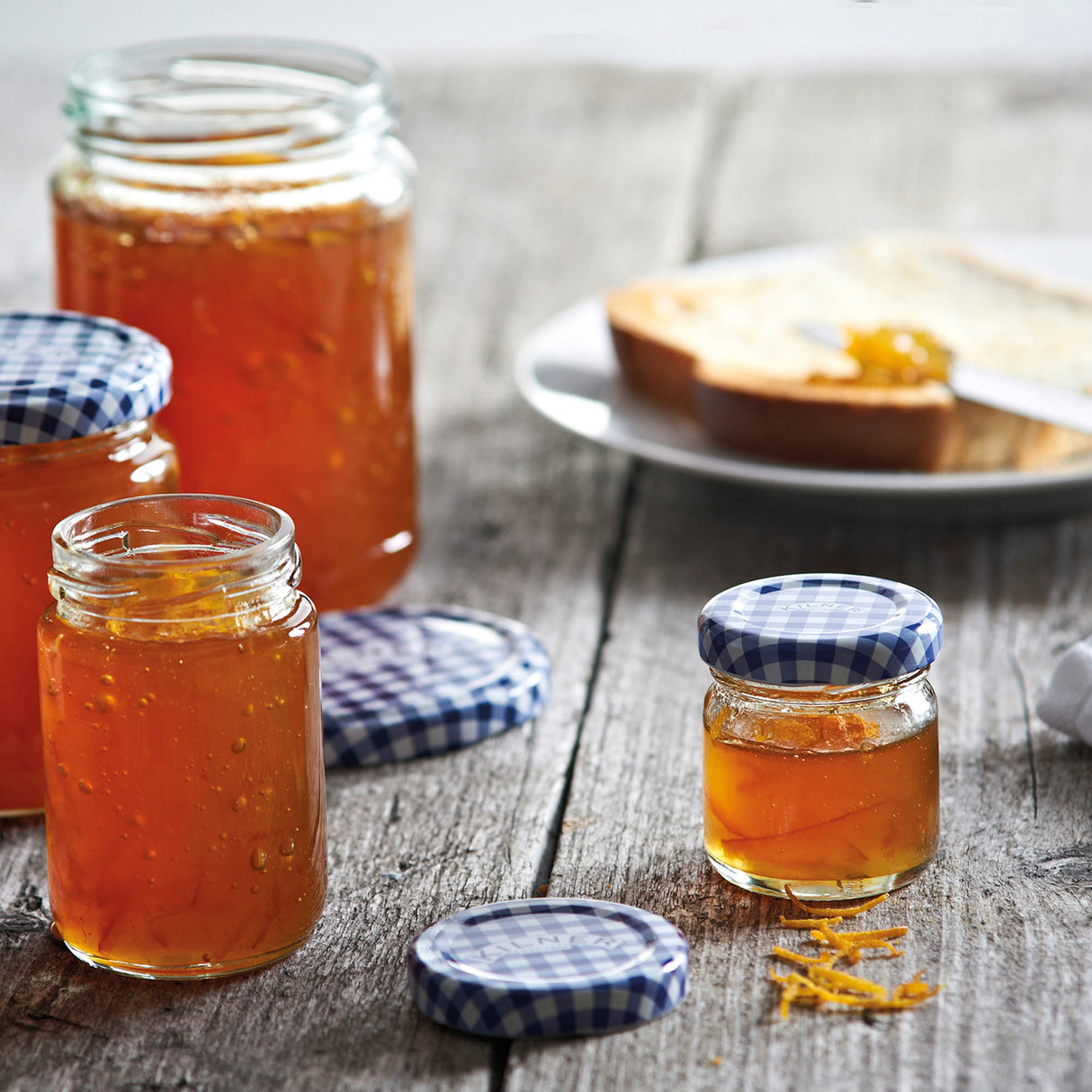 Klarsichtiges KILNER Einkochglas mit 228 ml Fassungsvermögen, ideal zum Einmachen und Aufbewahren von Lebensmitteln.