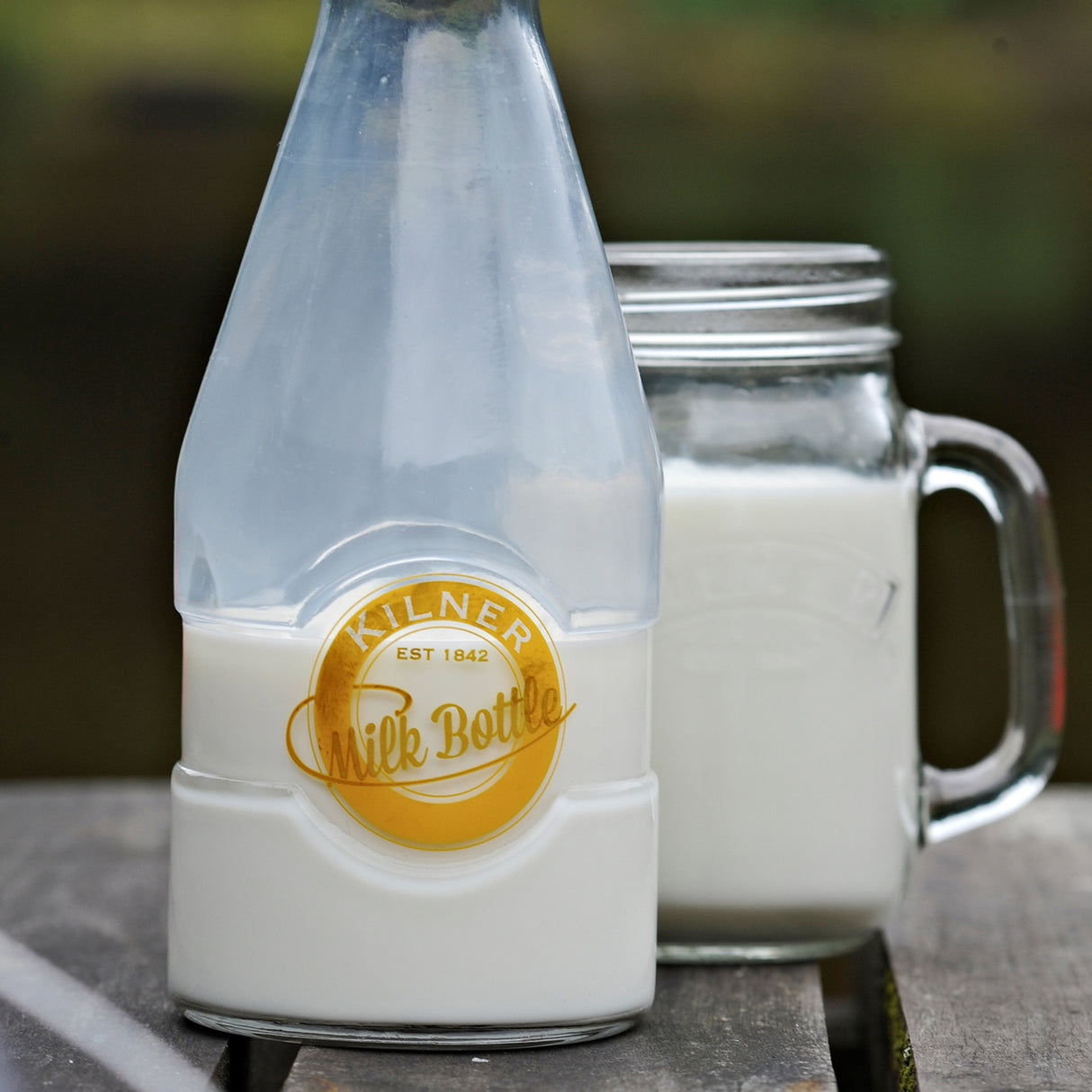 Milchflasche mit Schraubverschluss