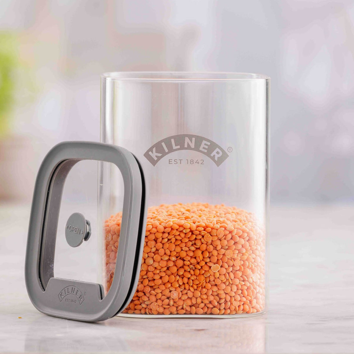 KILNER Fresh Storage Vorratsglas for storing dry goods with a clear glass jar and metal lid, ideal for pantry organization.