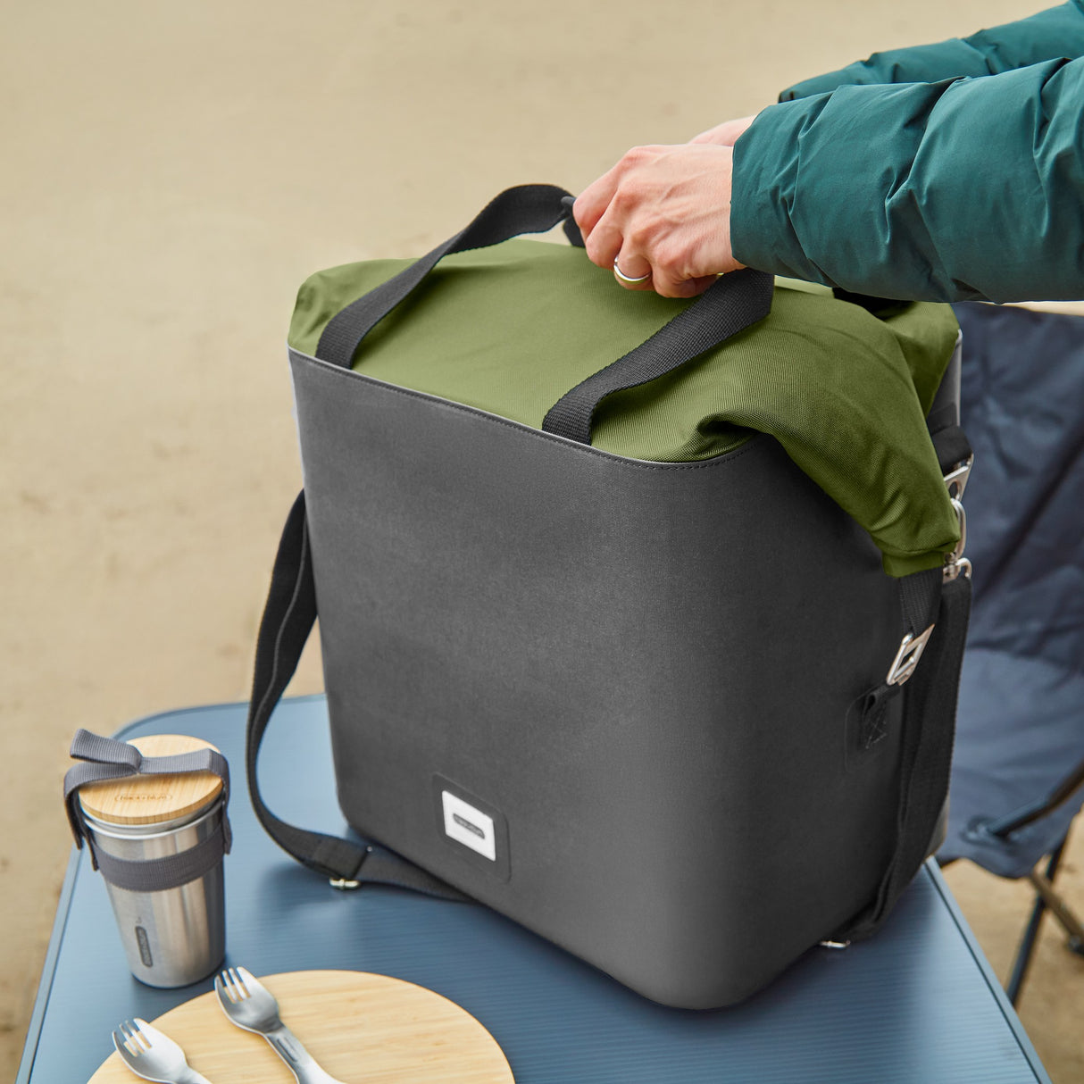 Kühltasche mit Gurt, isoliert