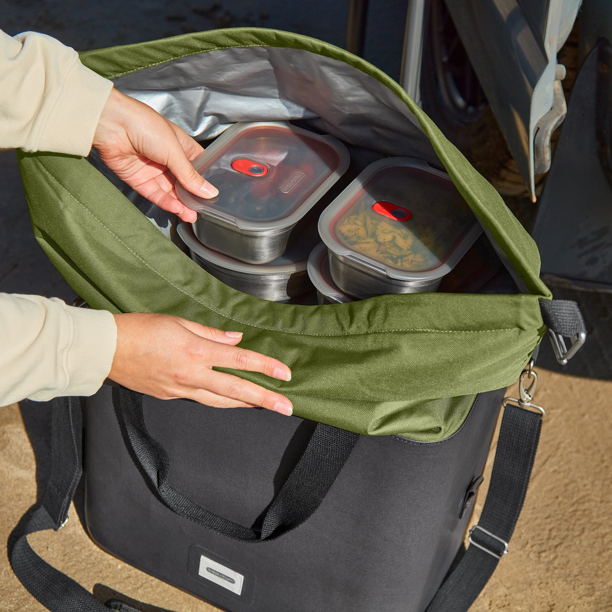 Kühltasche mit Gurt, isoliert