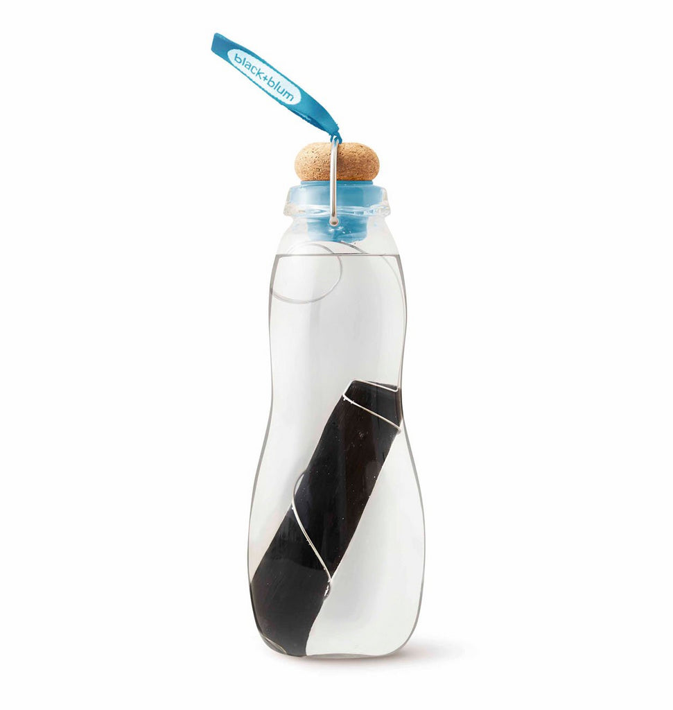EAU GOOD GLAS Trinkflasche aus Glas mit Aktivkohlefilter, blau